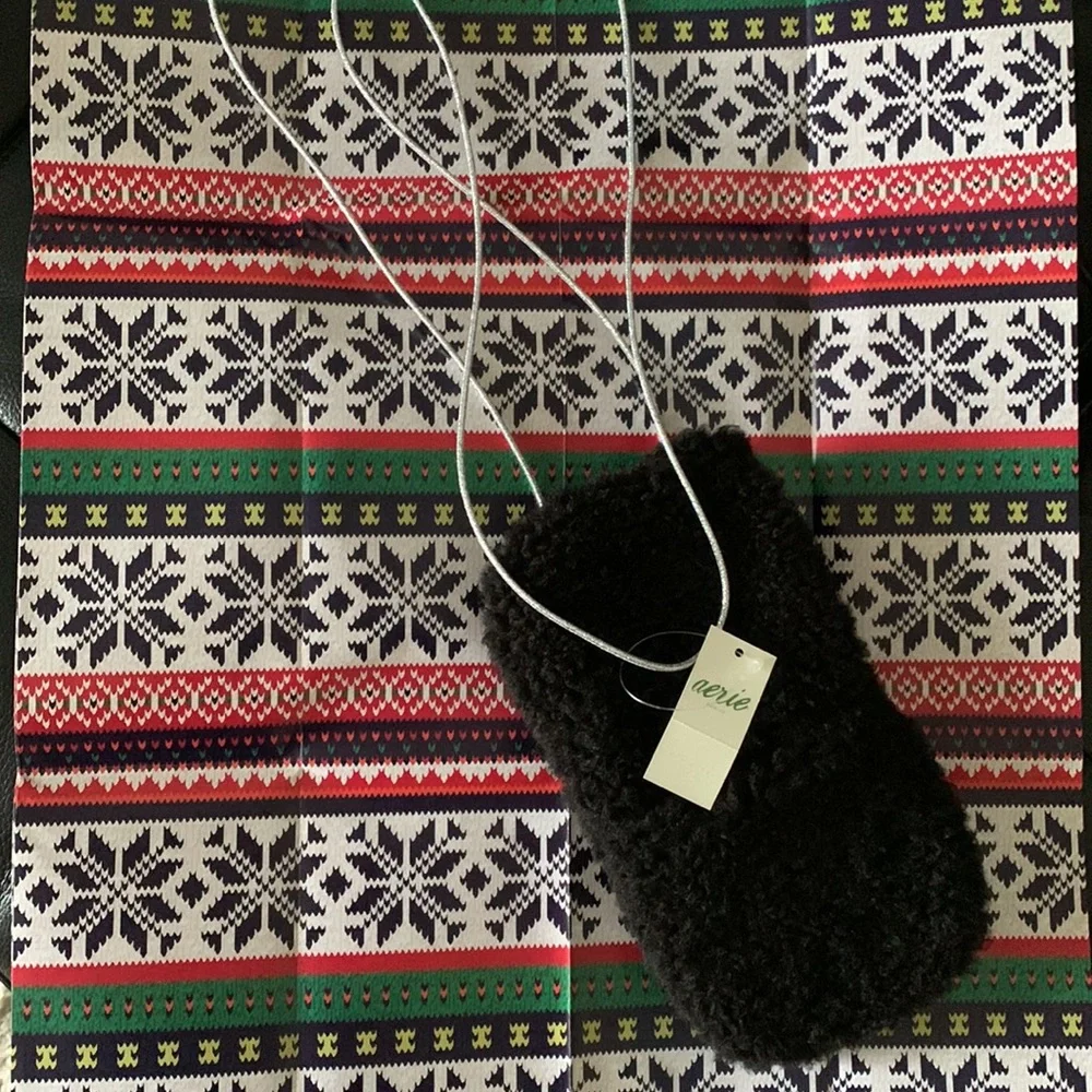 🎄NEW! Aerie-Cellphone Sherpa Crossbody